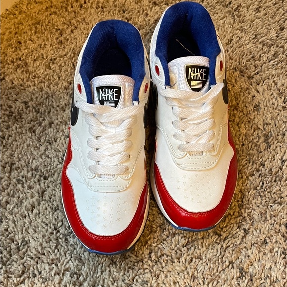 Nike Golf Exclusive Sneakers - Picture 1 of 4